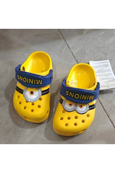 BANDAI C11-17.4cm black New Anime Minions Hole Sandals Stuart Dave Slippers Sandals Kawaii Eva Anime Home B