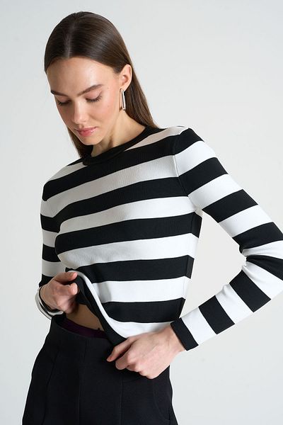 Qu Style Pulover cu gât cu dungi alb-negru TK 210016