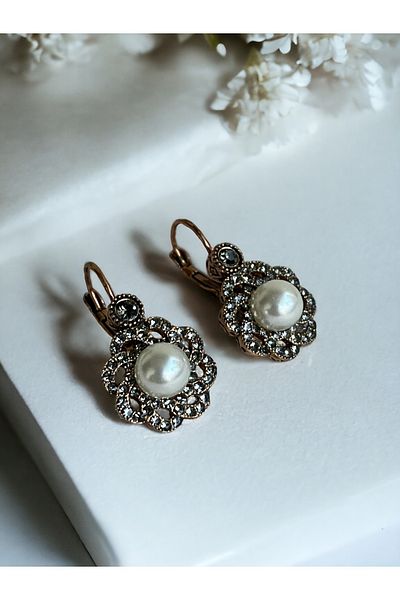 FAYRA ACCESSORIES أقراط اللؤلؤ - شكل زهرة كريستال
