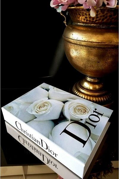 bybiye Λευκό Διακοσμητικό Κουτί βιβλίου Christian Dior