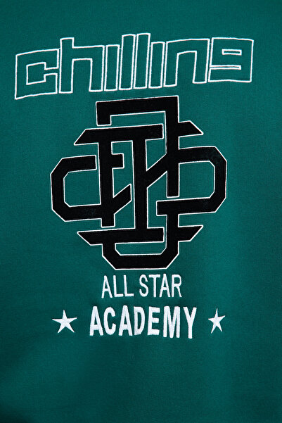 Trendyol Collection Emerald Green Oversize/Wide Cut Embroidery Fleece Inside Crew Neck Sweatshirt Tmnaw25Sw00085