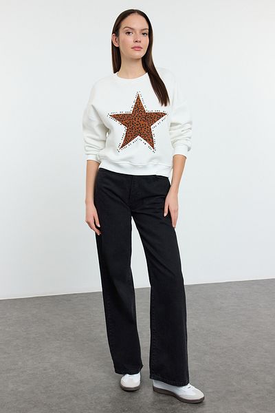 Trendyol Collection Звезден принт – Свободен плетен суитшърт в екрю с полар от вътрешната страна на леопард Twoaw25Sw00304