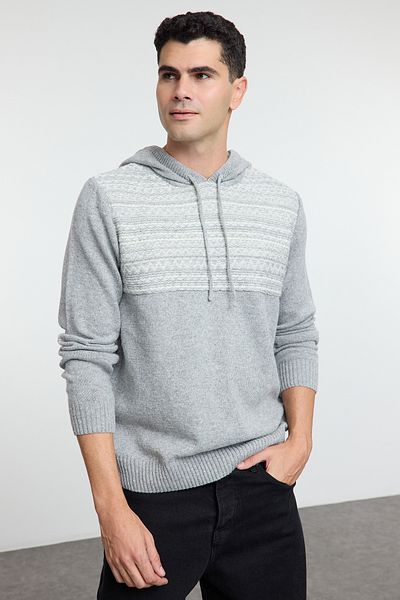 Trendyol Collection Grauer, schmaler Wollpullover mit Kapuze und ethnischem Pullover TMNAW20KZ0198