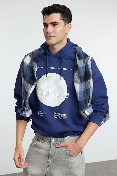 Trendyol Collection Φούτερ με φλις εμπριμέ Navy Blue Oversize με κουκούλα - TMNAW25SW00071