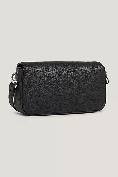 Tommy Hilfiger Kadın Th Emblem Flap Çapraz Çanta