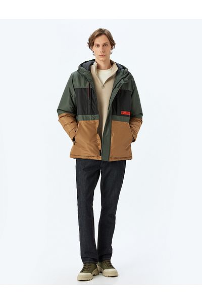 Koton Anorak mit Kapuze und Reißverschluss – mit Taschendetail und Etikettendruck
