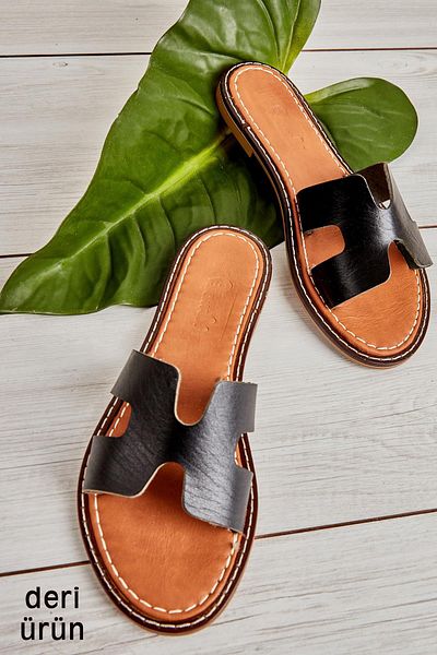 Bambi Black Genuine Leather Women's Slippers K04602809603