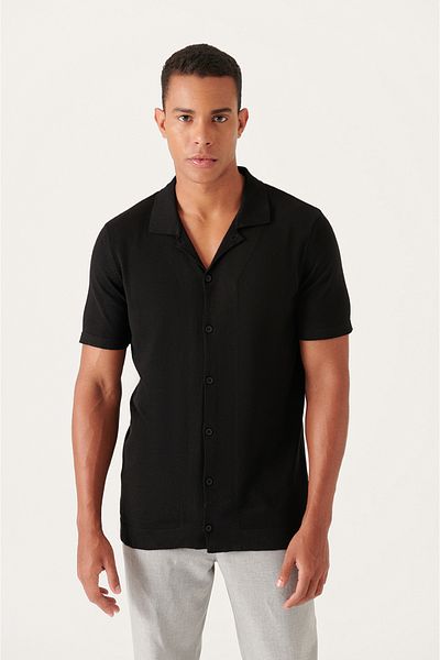 Avva Schwarzes Herren-T-Shirt mit kubanischem Kragen und Knopfleiste B 005008