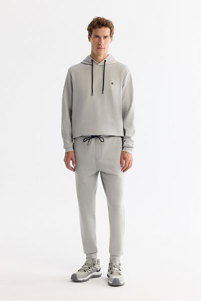 Avva Graue Herren-Jogginghose aus flexiblem Interlock-Stoff mit elastischem Bein B 003400