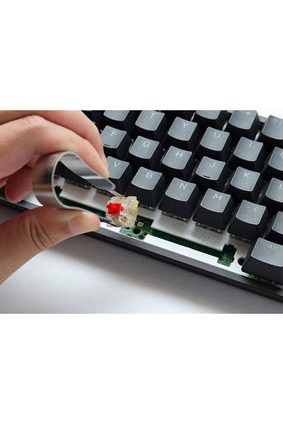 Ducky لوحة مفاتيح ميكانيكية للألعاب One 3 Classic Pure White SF 65% Cherry Red Key