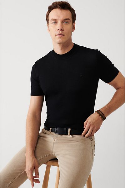 Avva Schwarzes Herren-T-Shirt mit halbem Rollkragen und kurzen Ärmeln 005025