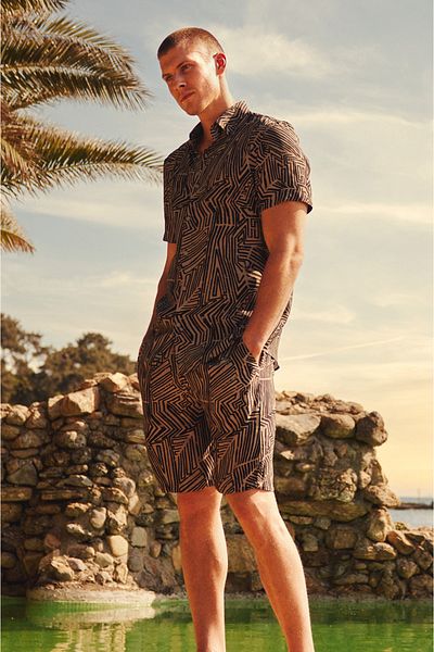 Avva Nerzfarbene Herren-Shorts aus 100 % Viskose mit Seitentaschen und Schnürung an der Taille A31y3720