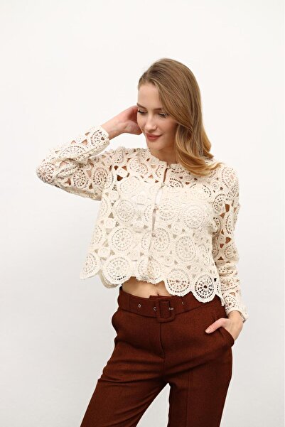 Carmena Vera Düğme Detaylı Dantel Bluz