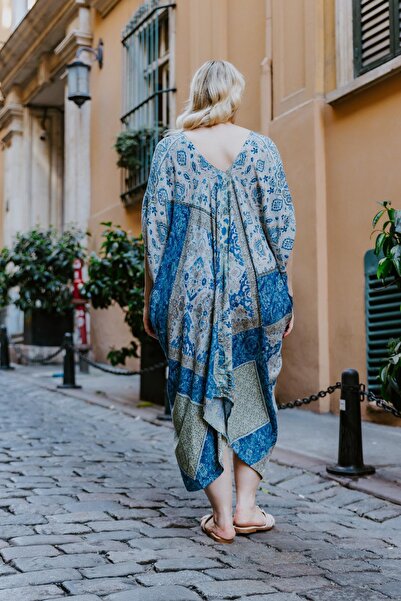 Los banditos Сукня з відкритим плечем і відкритим коміром, великий розмір