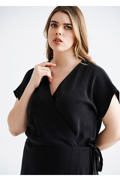 EVEN plus size فستان فيسكوز أسود مزدوج الصدر مقاس كبير