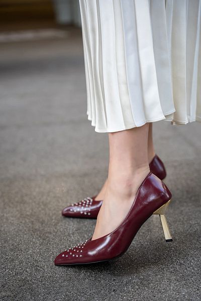LAMİNTA Pantofi cu toc pentru femei Secret Burgundy Metal Triunghi cu toc cu detaliu de piatră