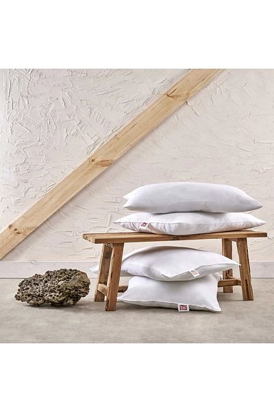 Taç Set of 2 White Crown Pillows