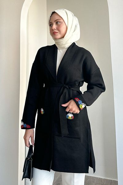 InStyle Μαύρο πλεκτό μπουφάν με τσέπες και κεντημένα μανίκια