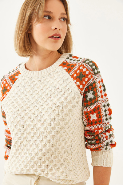 Bianco Lucci Γυναικείο πλεκτό πουλόβερ με σχέδια στα μανίκια 20246202