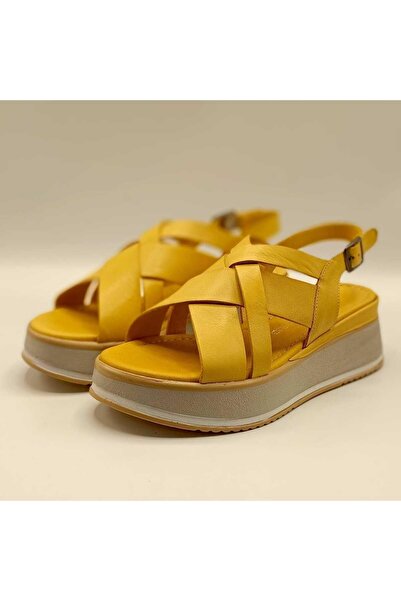 Ametist صندل بكعب عريض من الجلد الأصفر من Garda