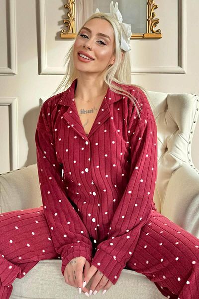 Pijamaevi Set de pijamale din fleece de pluș cu model roșu Claret cu puncte