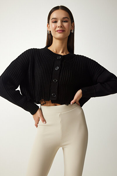 Lovelyİstanbul سترة تريكو قصيرة بأزرار مفصلة باللون الأسود LPF0074
