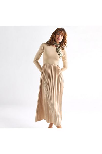 FAV Pleated Dress with Round Neck and Long Sleeves