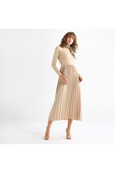 FAV Pleated Dress with Round Neck and Long Sleeves