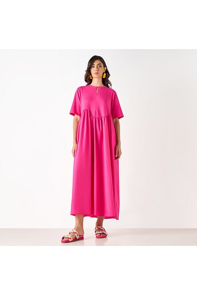 Iconic Solid Dress with Short Sleeves and Pockets