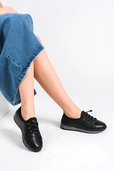 Moda Değirmeni Pantofi de zi cu șireturi din cauciuc negru de damă
