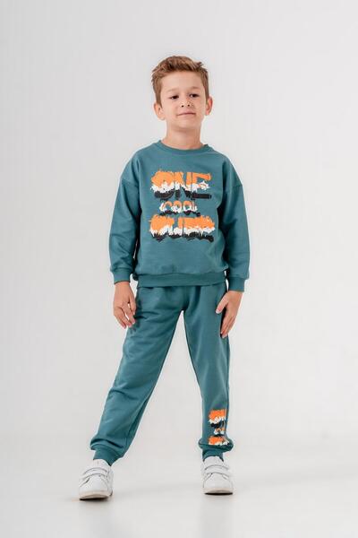 Mışıl Kids Jedan set trenerke za dečake sa kul printom nogu i detaljnim dizajnom