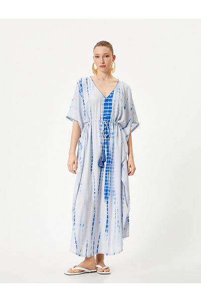 Koton langes Viskose V-Ausschnitt - Strandkleid mit Fledermausärmeln und Quastendetail