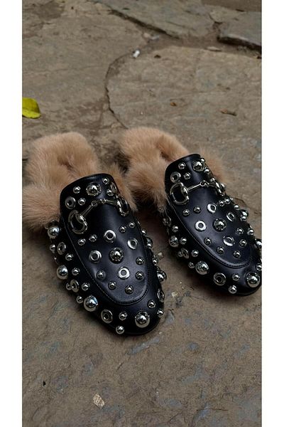 Eataly Shoes شبشب كيلي فروي بإبزيم أسود