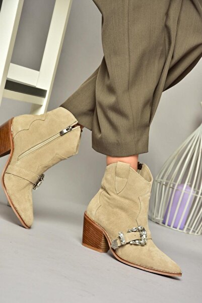 Fox Shoes T 380395002 Béžové semišové dámské boty z pravé kůže s detailem kamene