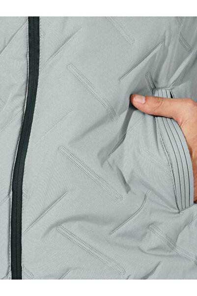 Styli Diagonal Quilted Sleeveless Puffer Jacket with Welt Pockets