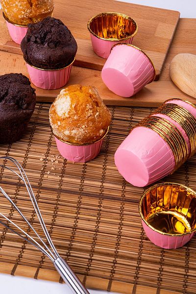 Zanzibar Pink Glossy Cardboard 25-Piece Cake Mold with Gold Coated Edge and Does Not Scatter in the Oven 6.5x4 Cm Muffin Cupcake