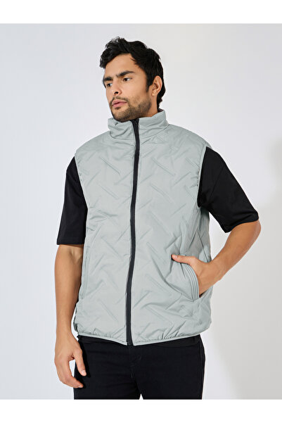 Styli Diagonal Quilted Sleeveless Puffer Jacket with Welt Pockets