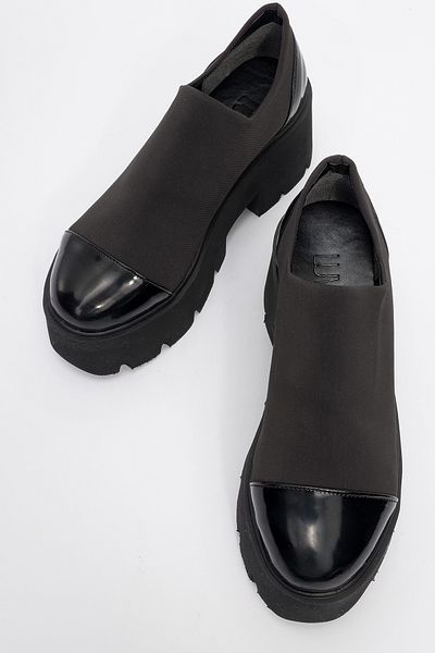LuviShoes GRENA Damen-Freizeitschuhe Scuba aus schwarzem Lackleder mit dicker Sohle
