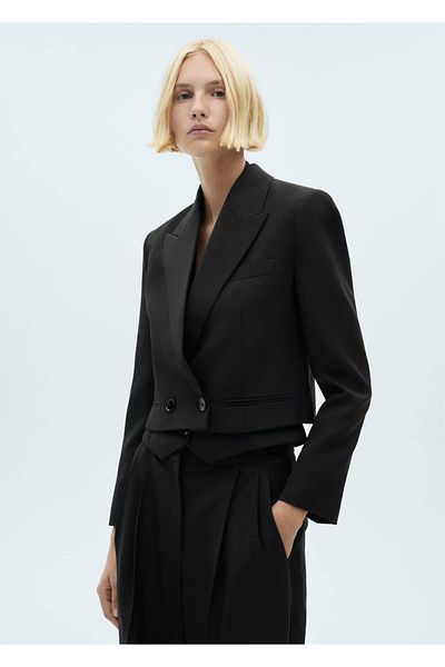 MANGO Woman Zweireihige kurze Blazerjacke