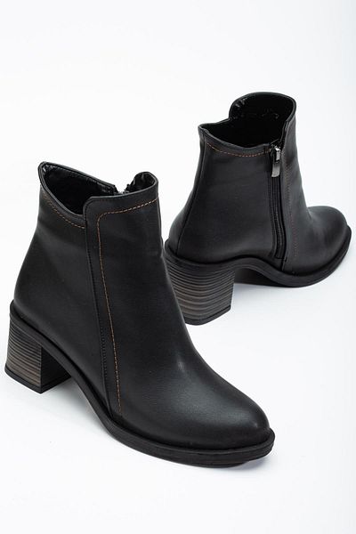 Dilimler Ayakkabı Women's Heeled Boots Black Face Oval Toe Side Piece