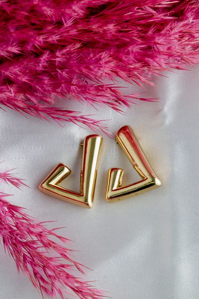 Store أقراط ذهبية غير متماثلة