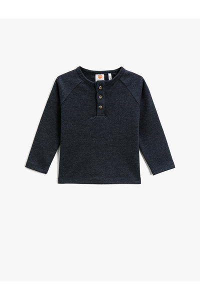 Koton Basic-Langarm-T-Shirt mit Knopfdetail und Rundhalsausschnitt