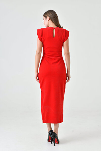barış sülün lovebox Kadın Simli Kumaş Toka Detaylı Vatkalı Kolsuz Kırmızı Midi Abiye Elbise 4434