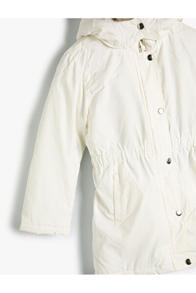 Koton Dlouhý kabát s kapucí z umělé kožešiny, zipem a klopou, kapsami na patentky