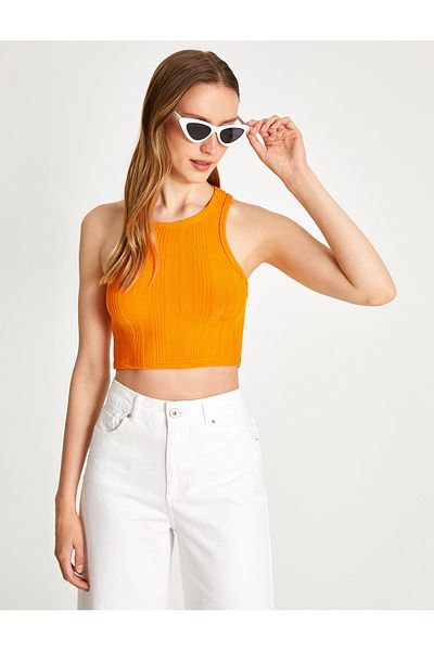 Koton Przycięty, sportowy kołnierzyk typu halter