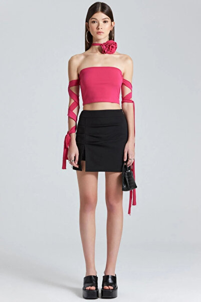 World Fashion Trends WFT2412 Λεπτομερής ροζ στράπλες περικοπή με τριαντάφυλλο...