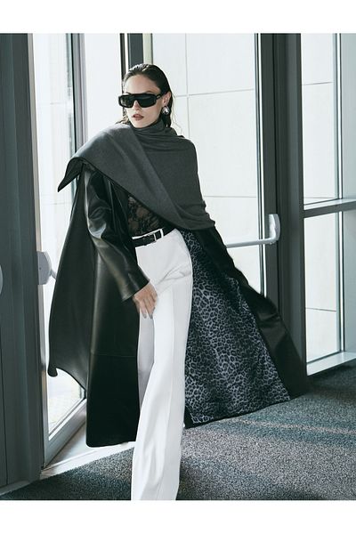 Koton Zweireihiger Trenchcoat aus Kunstleder – extra lang, mit Knöpfen und Taschen