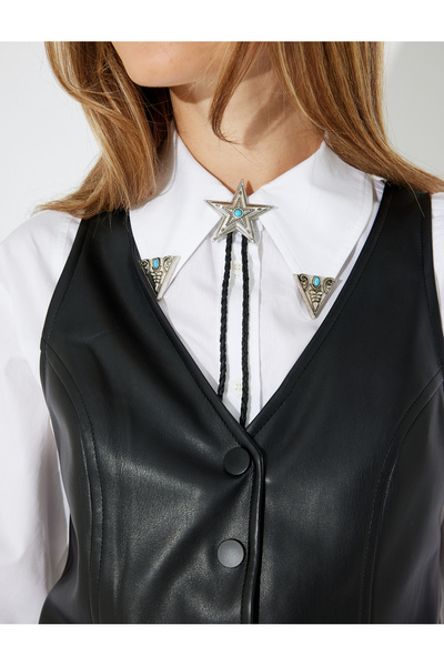 Koton Broş Yaka İğnesi Üçgen Şekilli Boncuk Detaylı