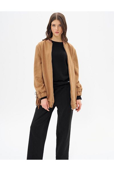 Kayra Camel Suede Jacket - Λεπτομέρεια με φούντα στην πλάτη