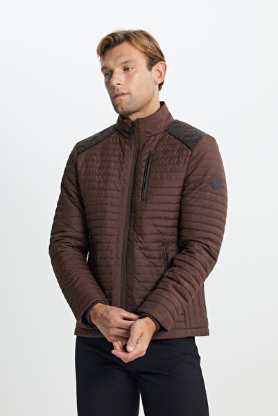 ALTINYILDIZ CLASSICS Мъжко кафяво пухено яке със стандартна кройка, ватирана яка с шарки и цип и странични джобове